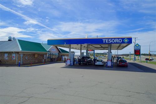 Petro Serve USA Store - Dilworth, MN, US, 24 hour gas station