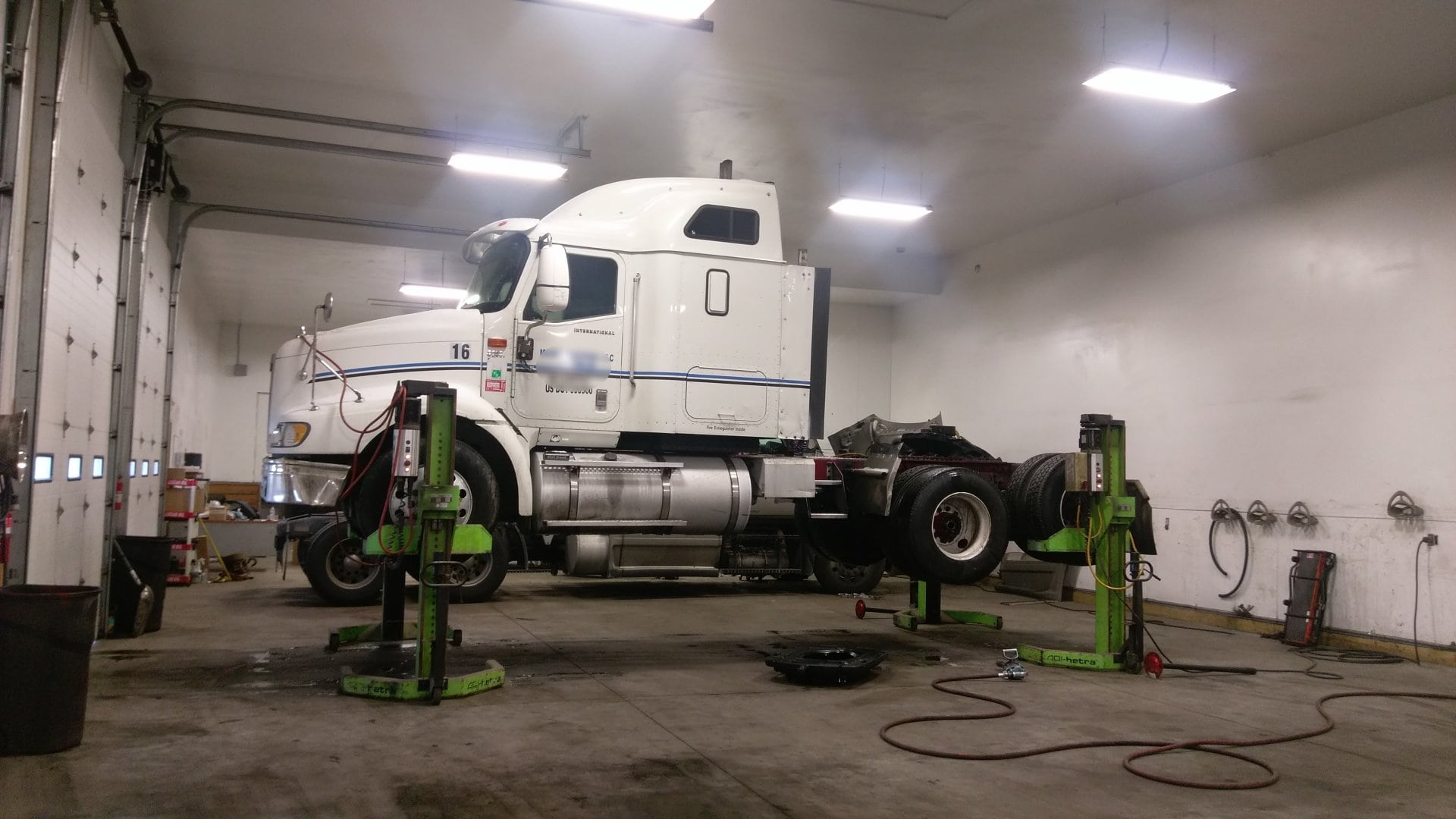 USA Repair Shop - New Castle, DE, US, truck repair service