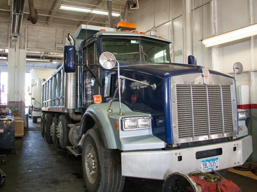 Universal Truck Service - Roseville, MN, US, truck repair near my location