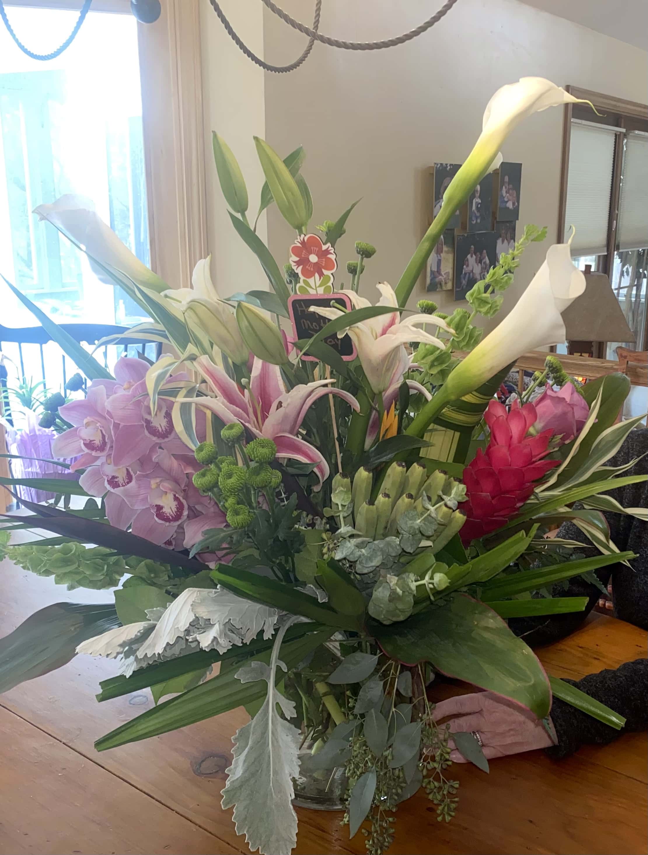 Dixieland Florist & Gift Shop - Bedford, NH, US, wholesale flowers online