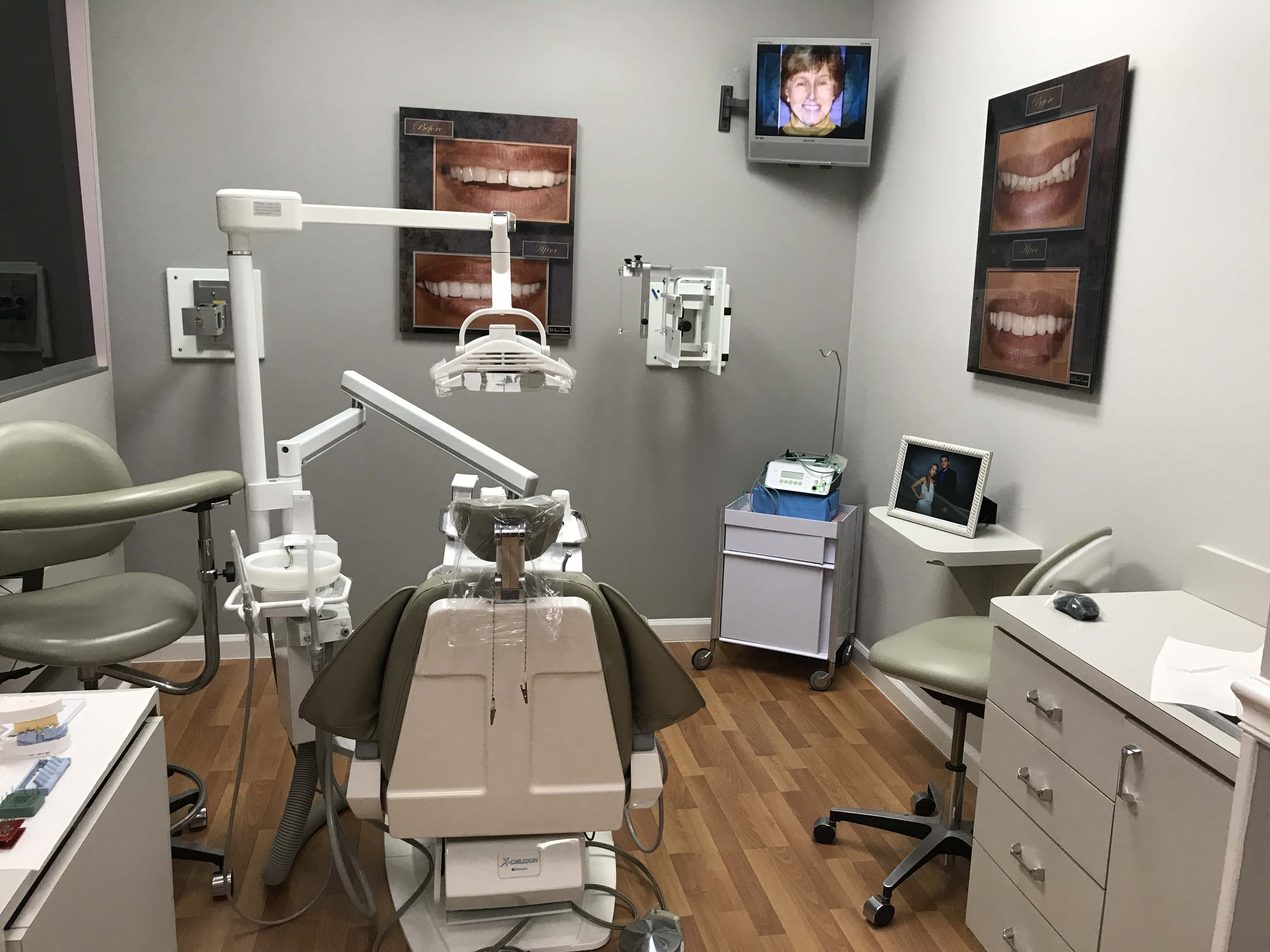 Dr. Teresa Bello-Burgos at Tamiami Park Dental Ctr - Miami, FL, US, rotten teeth