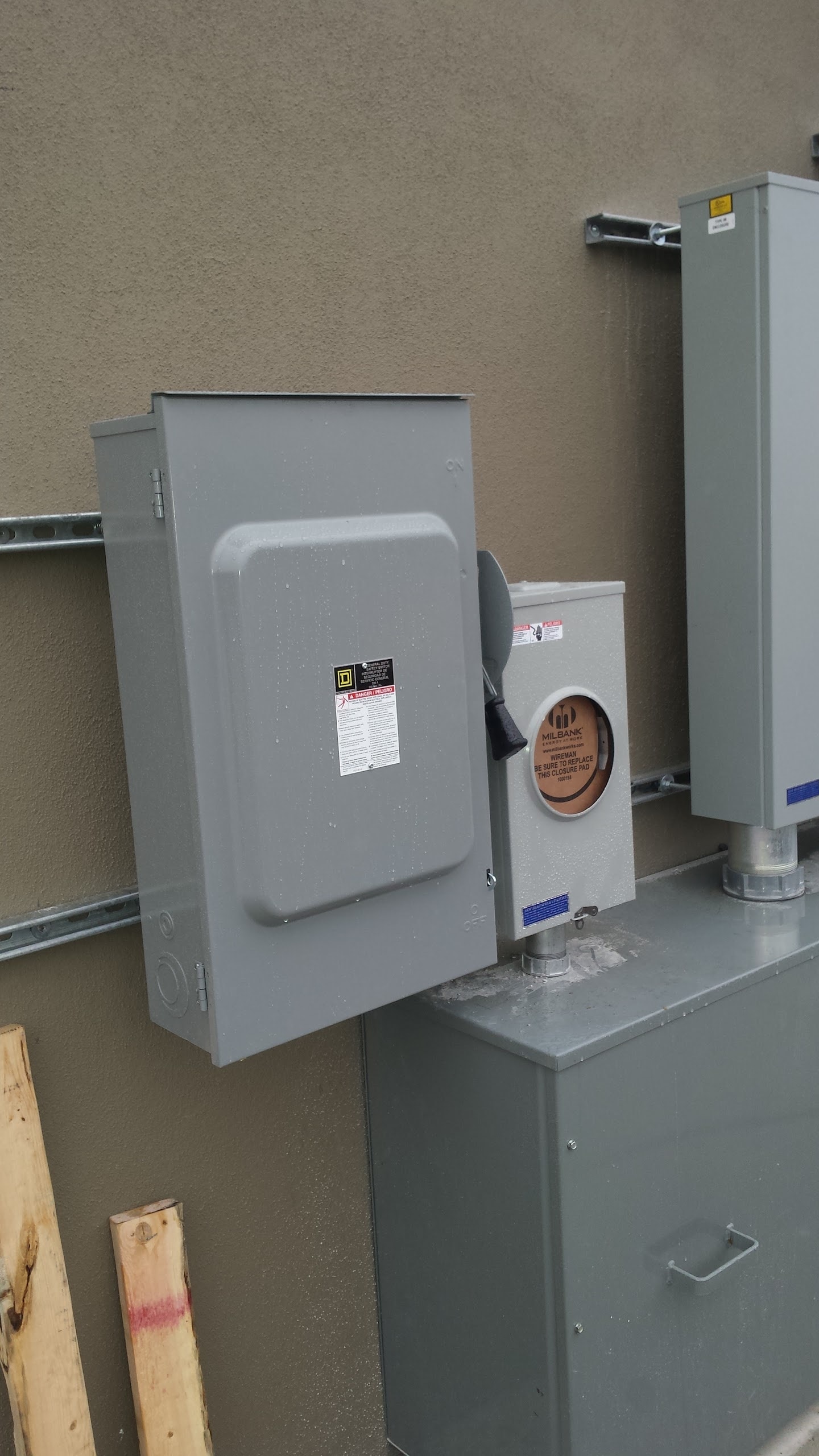 J & M Electrical Services - San Antonio, TX, US, cost to replace electrical outlet