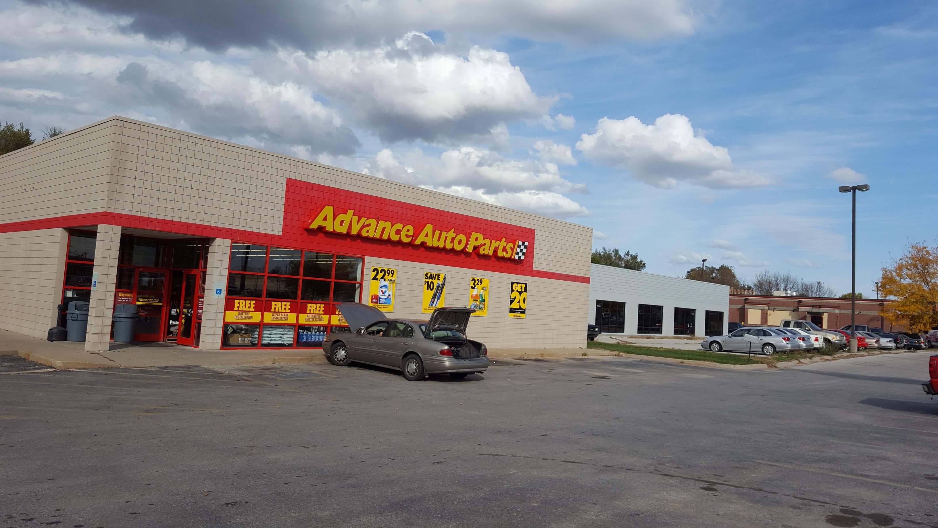 Advance Auto Parts - Lincoln (NE 68504), US, auto body parts