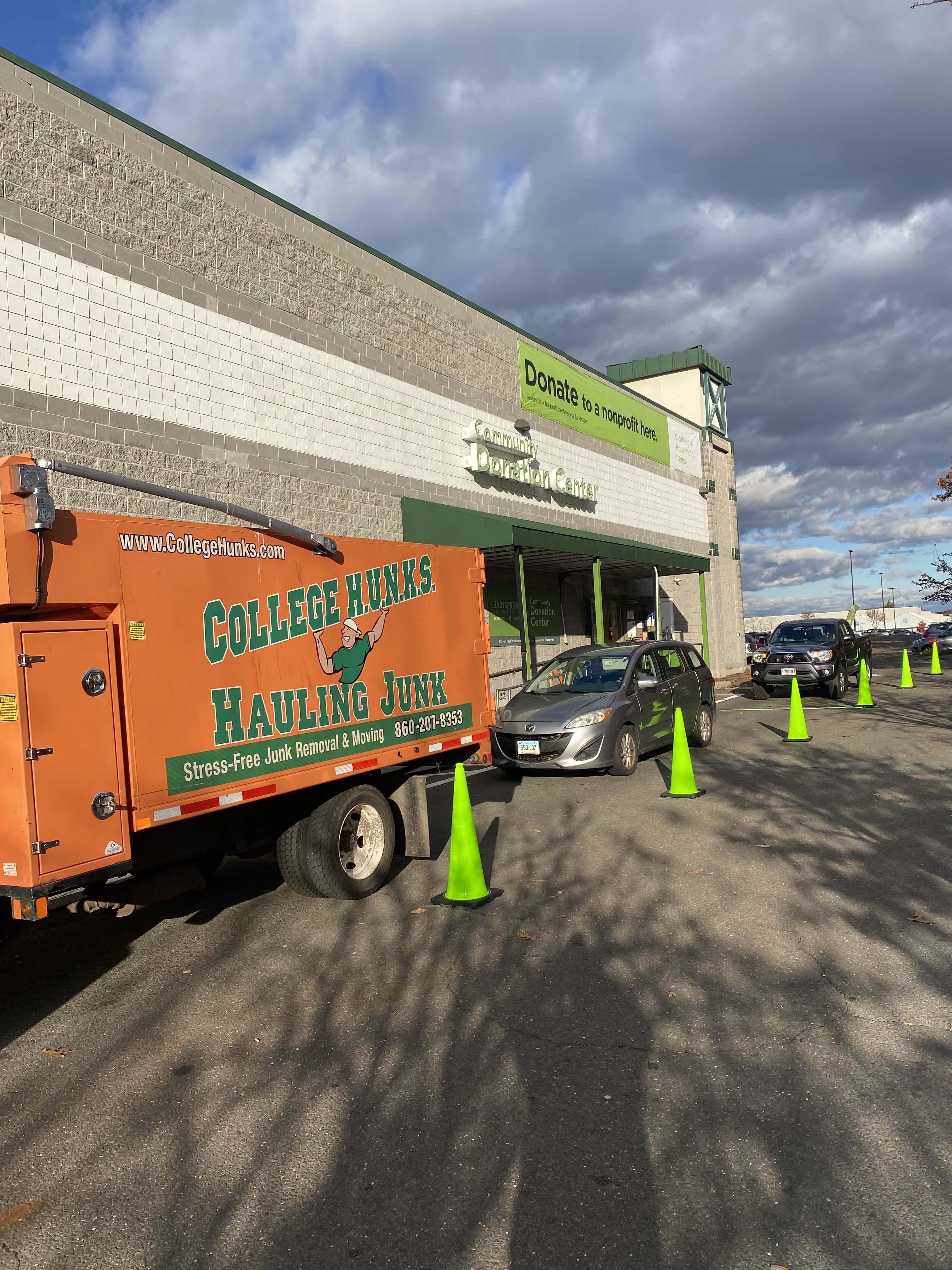 College Hunks Hauling Junk and Moving - Bloomfield (CT 06002), US, cross country movers