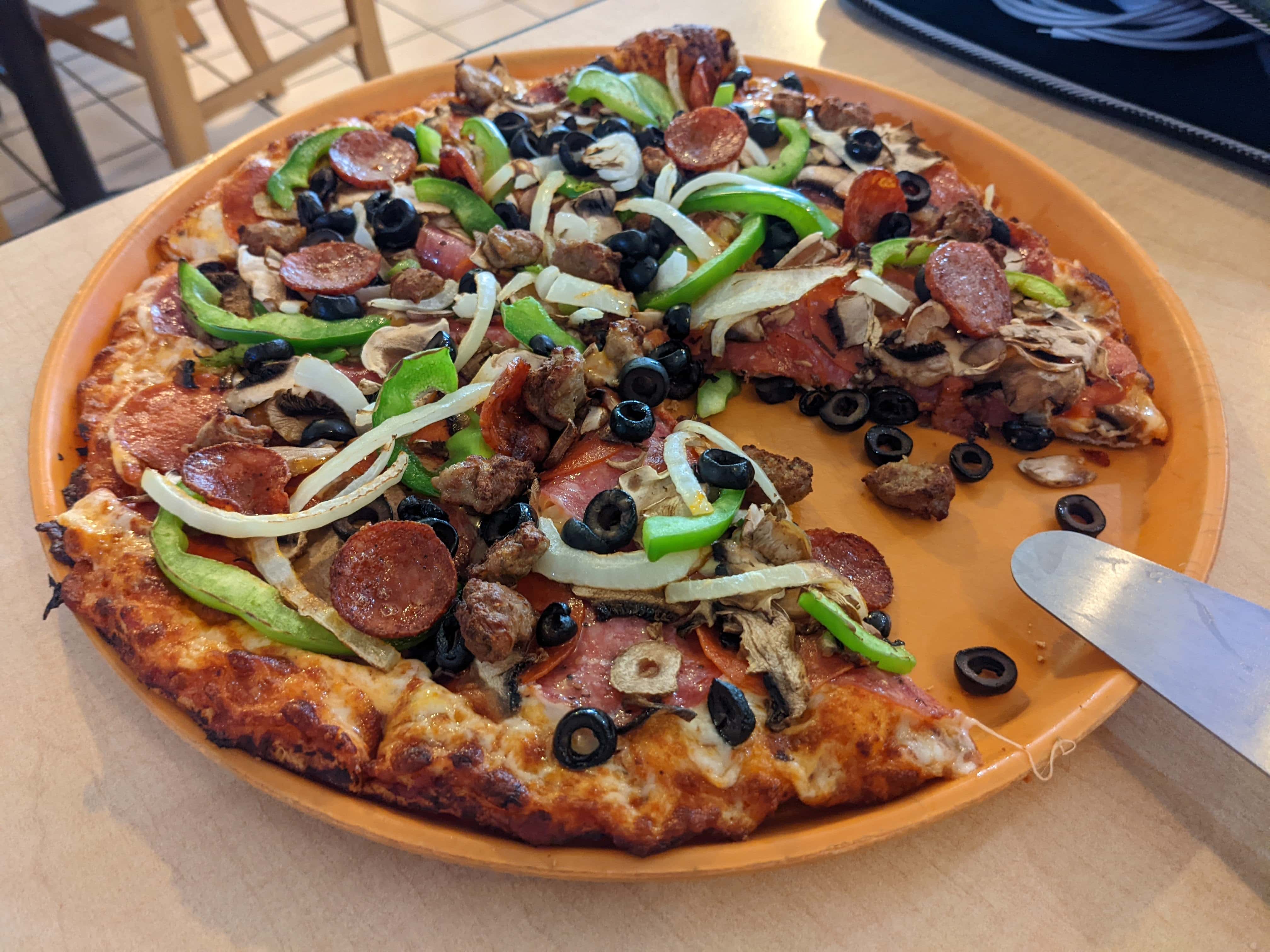 Round Table Pizza - Pleasanton (CA 94588), US, mama's pizza