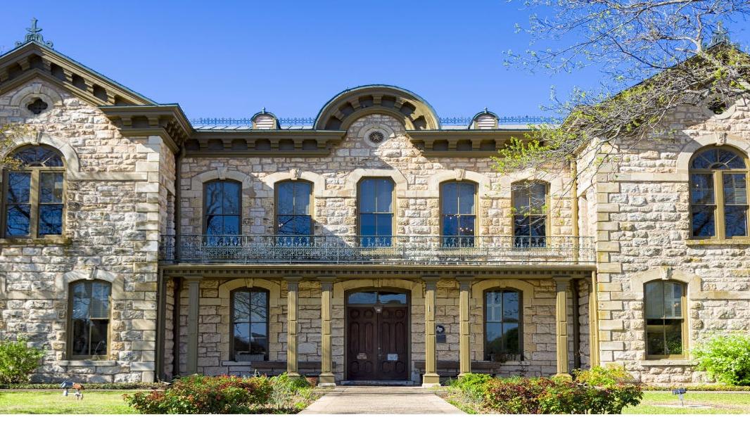 Nixon Real Estate - Fredericksburg, TX, US, agency estate