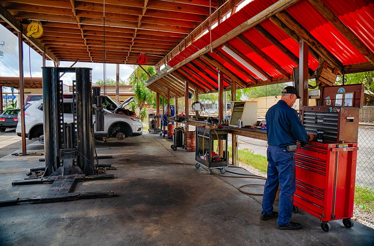 Davie Garage, US, transmission repair