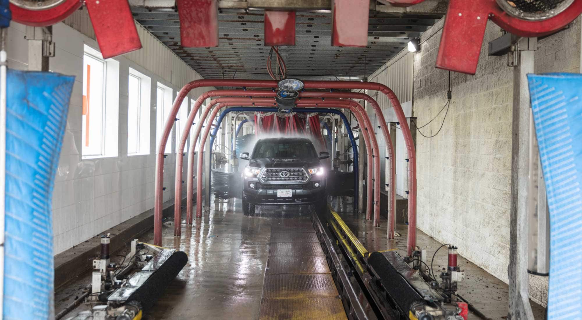 Wet N Jet Car Wash - San Antonio, TX, US, full service car wash