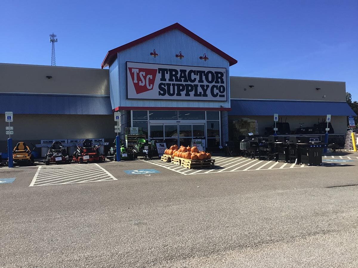 Tractor Supply Co. - Henderson (TN 38340), US, best cabinet hardware jig