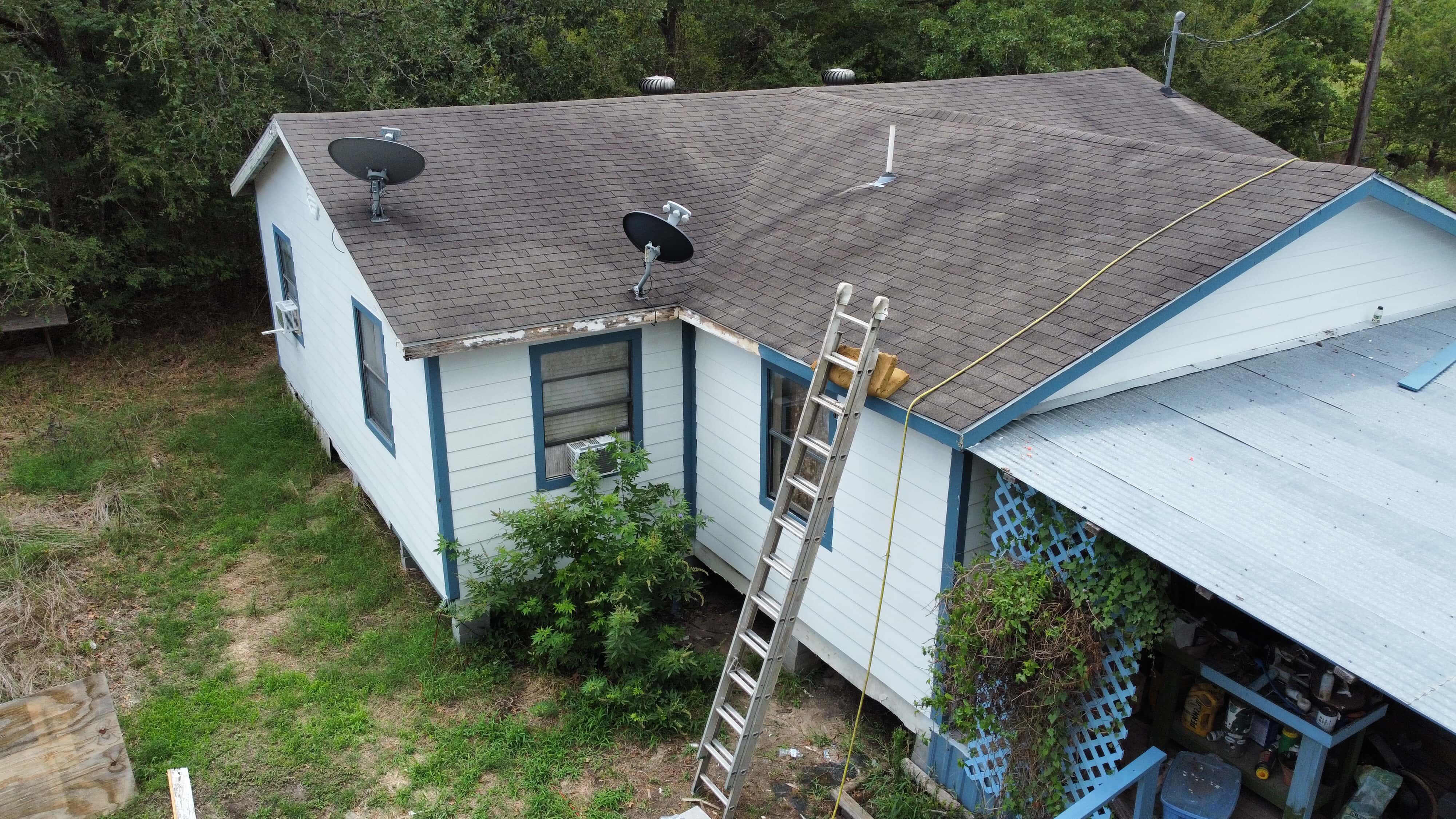 Squirrels Roofing - Huntsville, TX, US, roof tarping