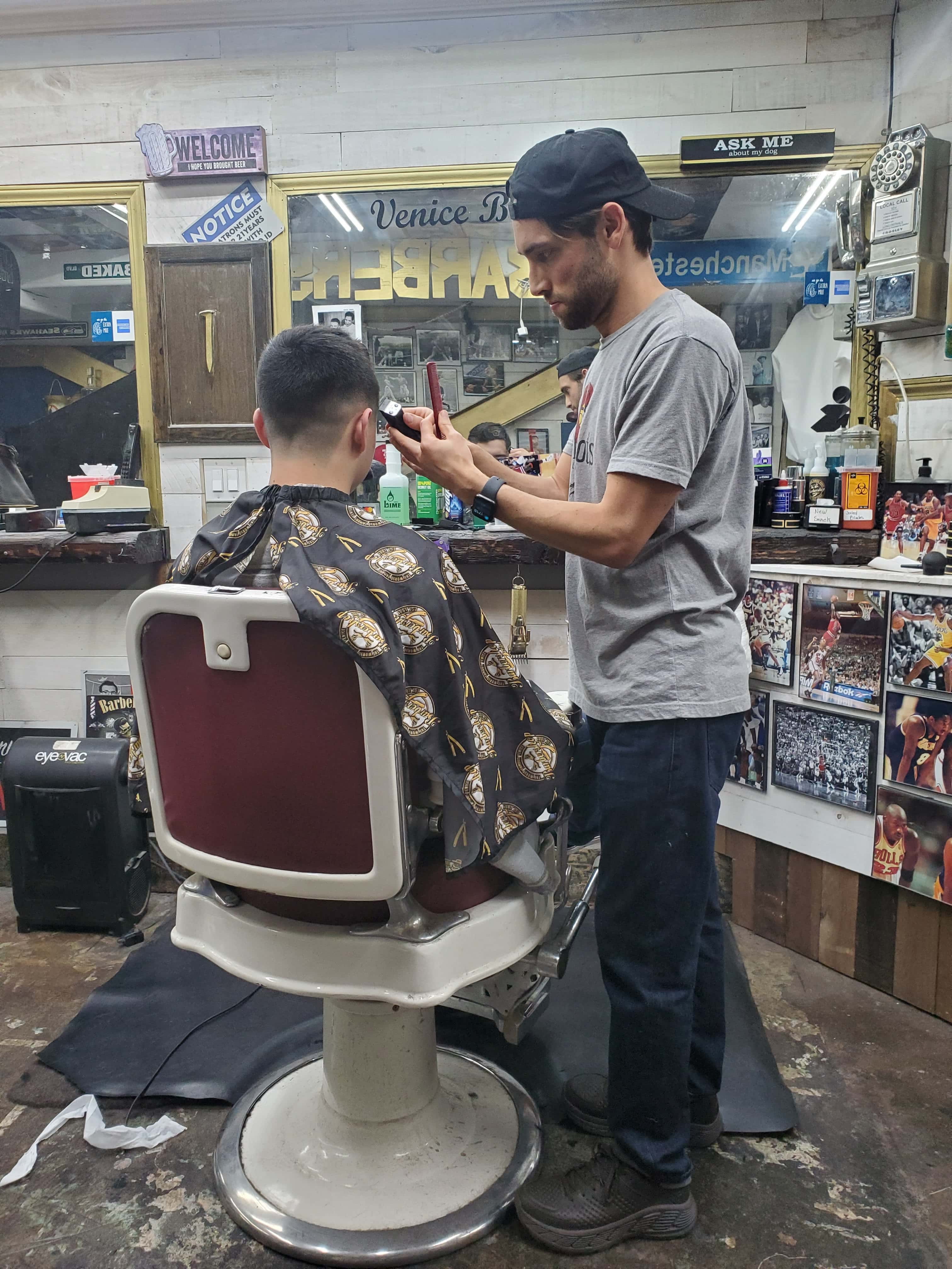 The World Famous Venice Barber Shop, US, haircut for short hair men