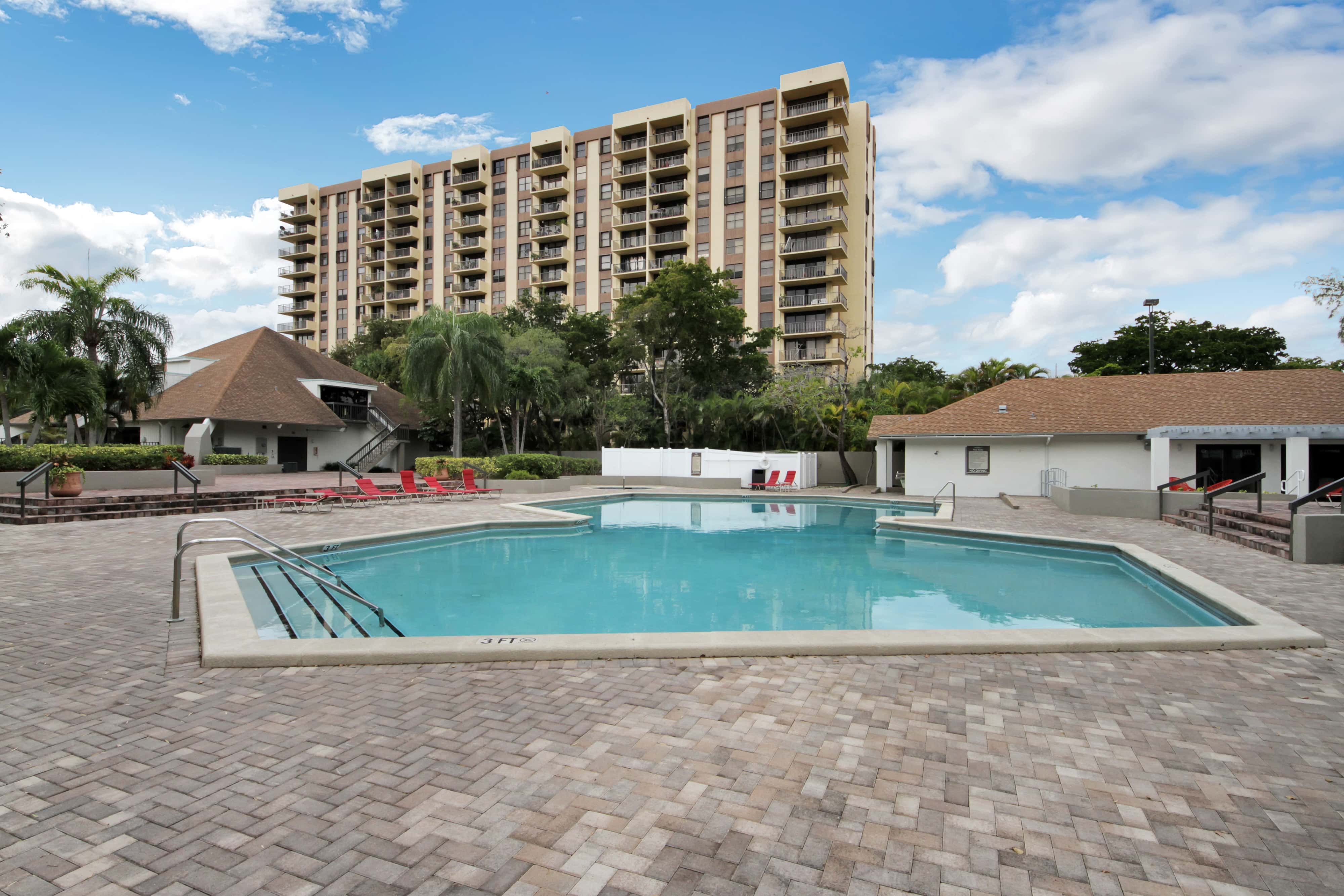 Biscayne Apartments - North Miami, FL, US, apartment complex