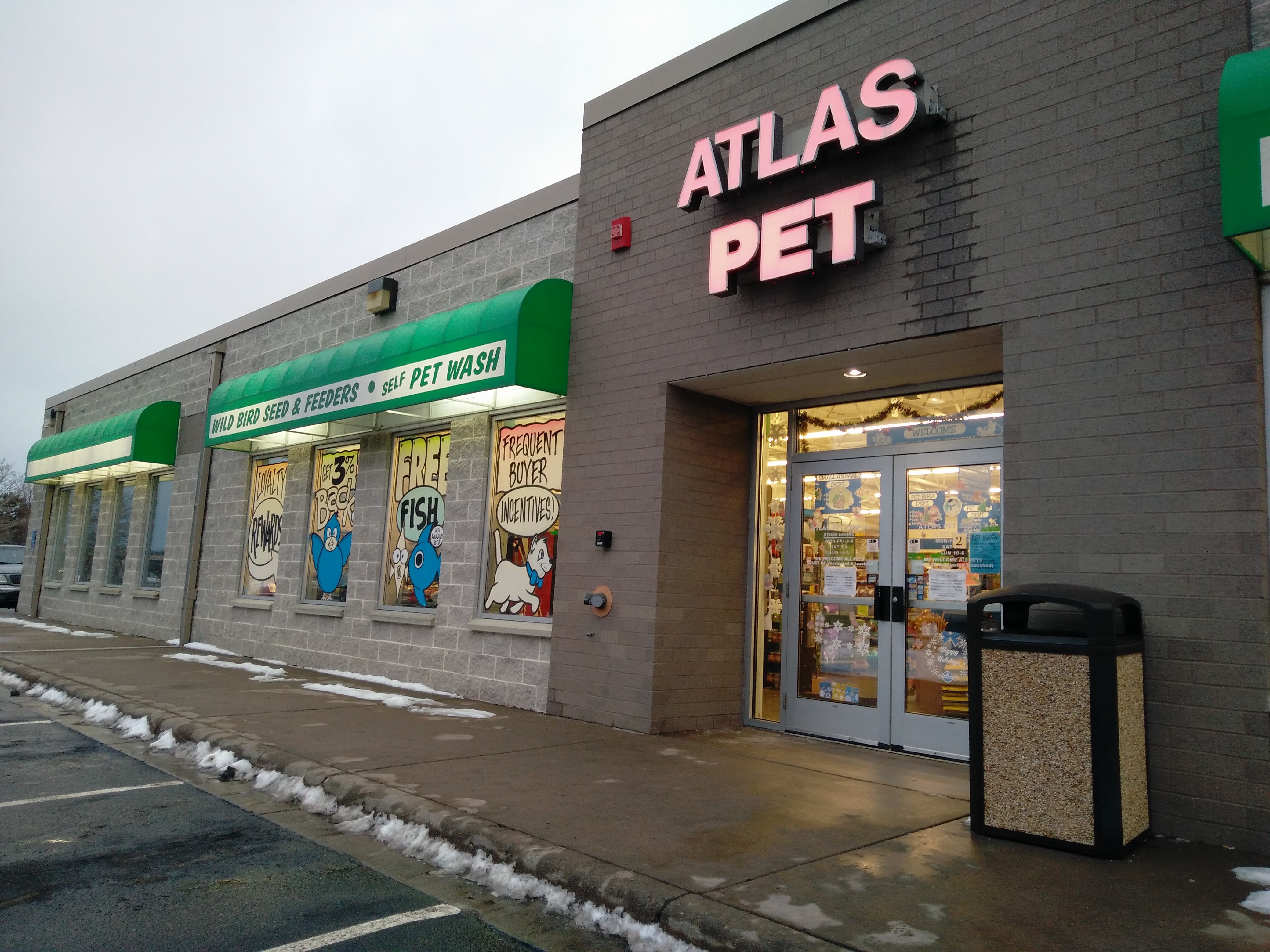 Atlas Pet Supply - Blaine, MN, US, puppy store