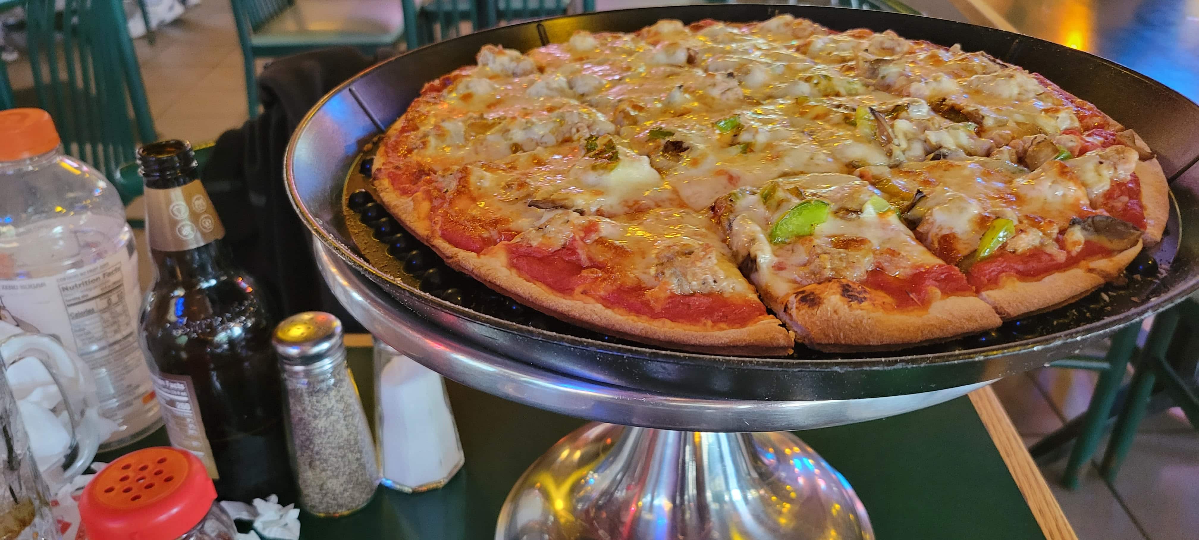 Upper Crust Pizzeria - Pell Lake (WI 53157), US, pizza italia