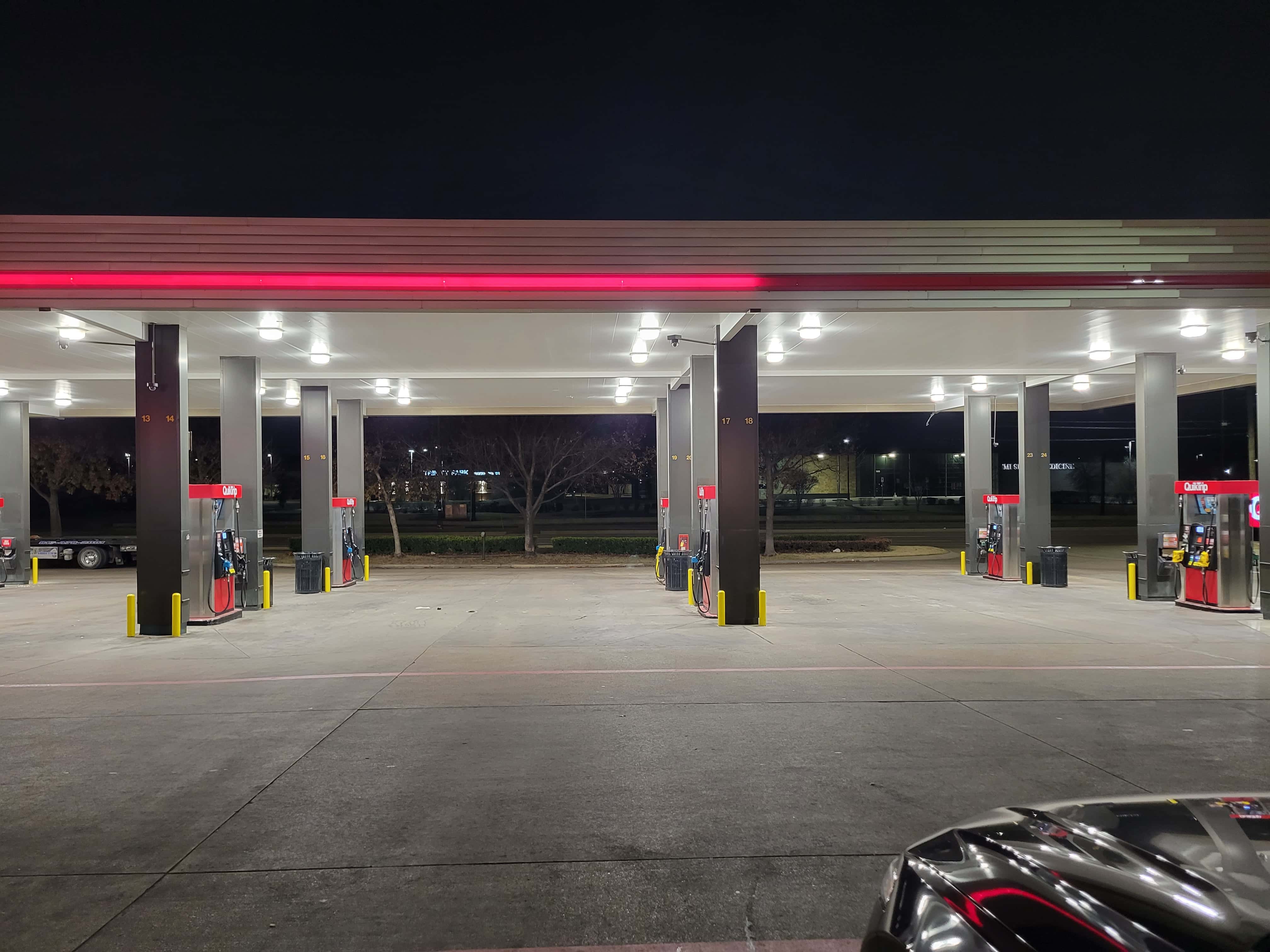 QuikTrip - Arlington (TX 76015), US, nearest gas station with car wash