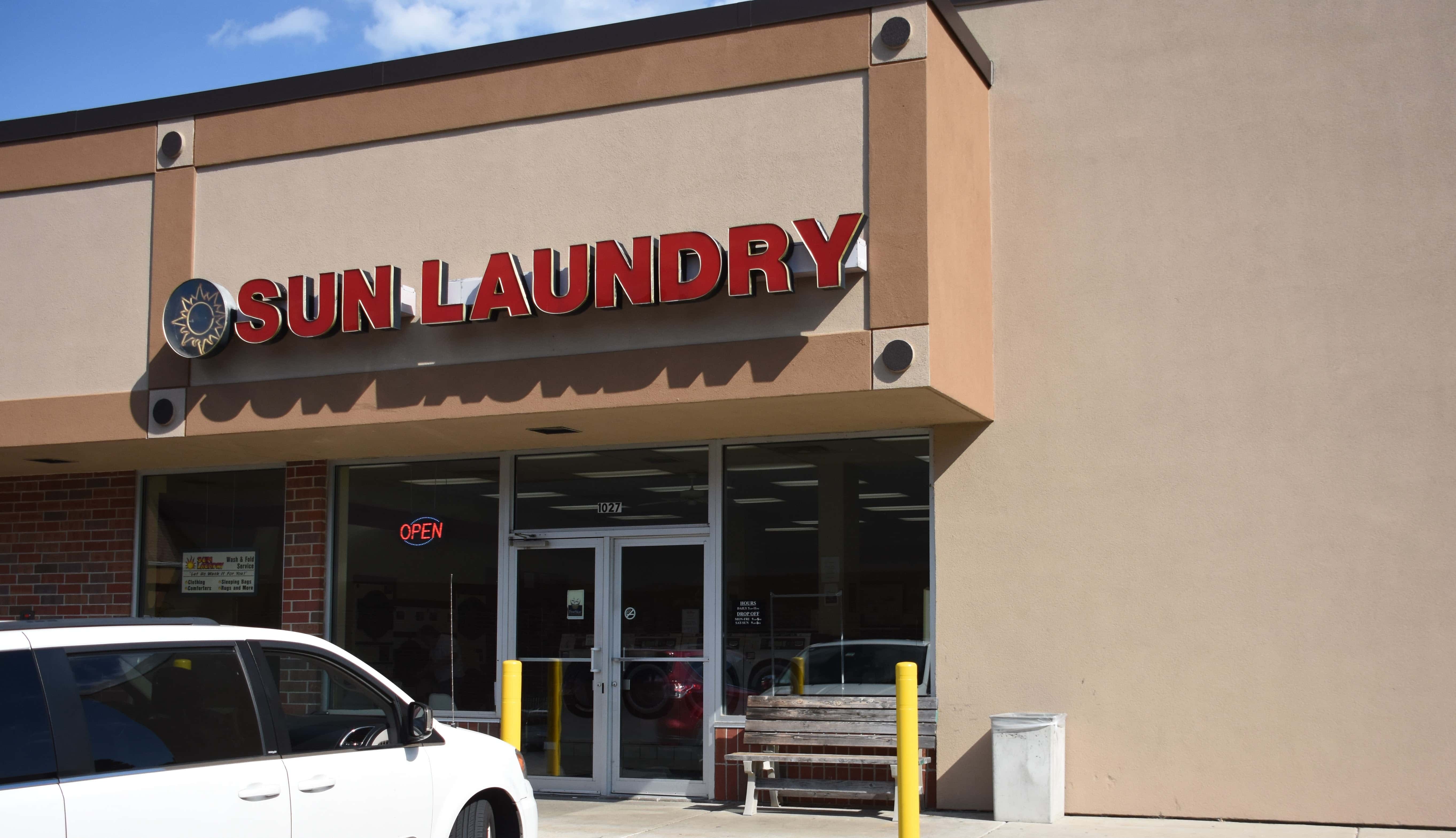 Sun Laundry Super Coin Lndrmt - Oconomowoc, WI, US, 24 hour washateria near me