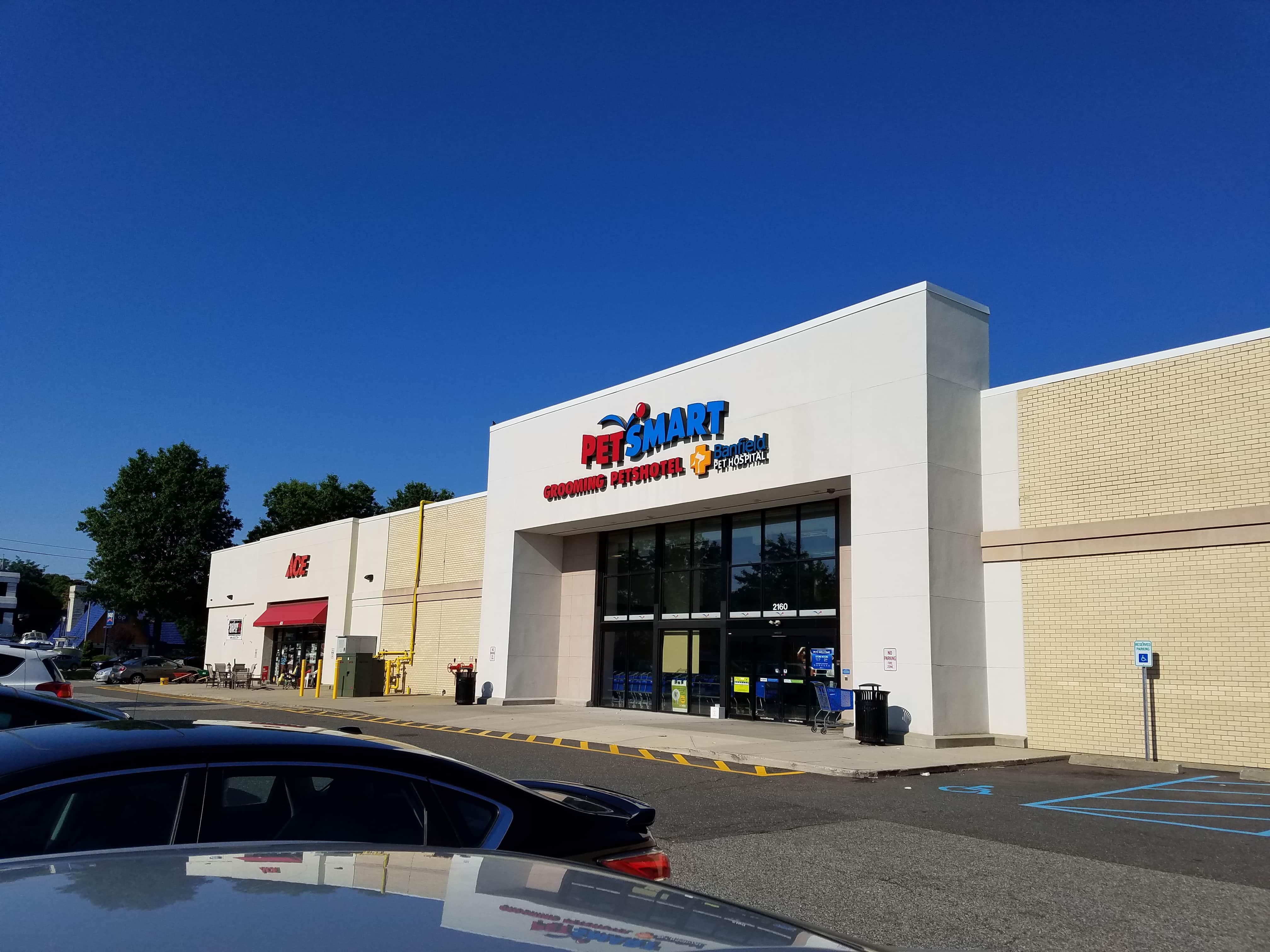 PetSmart - Commack (NY 11725), US, pet supply store