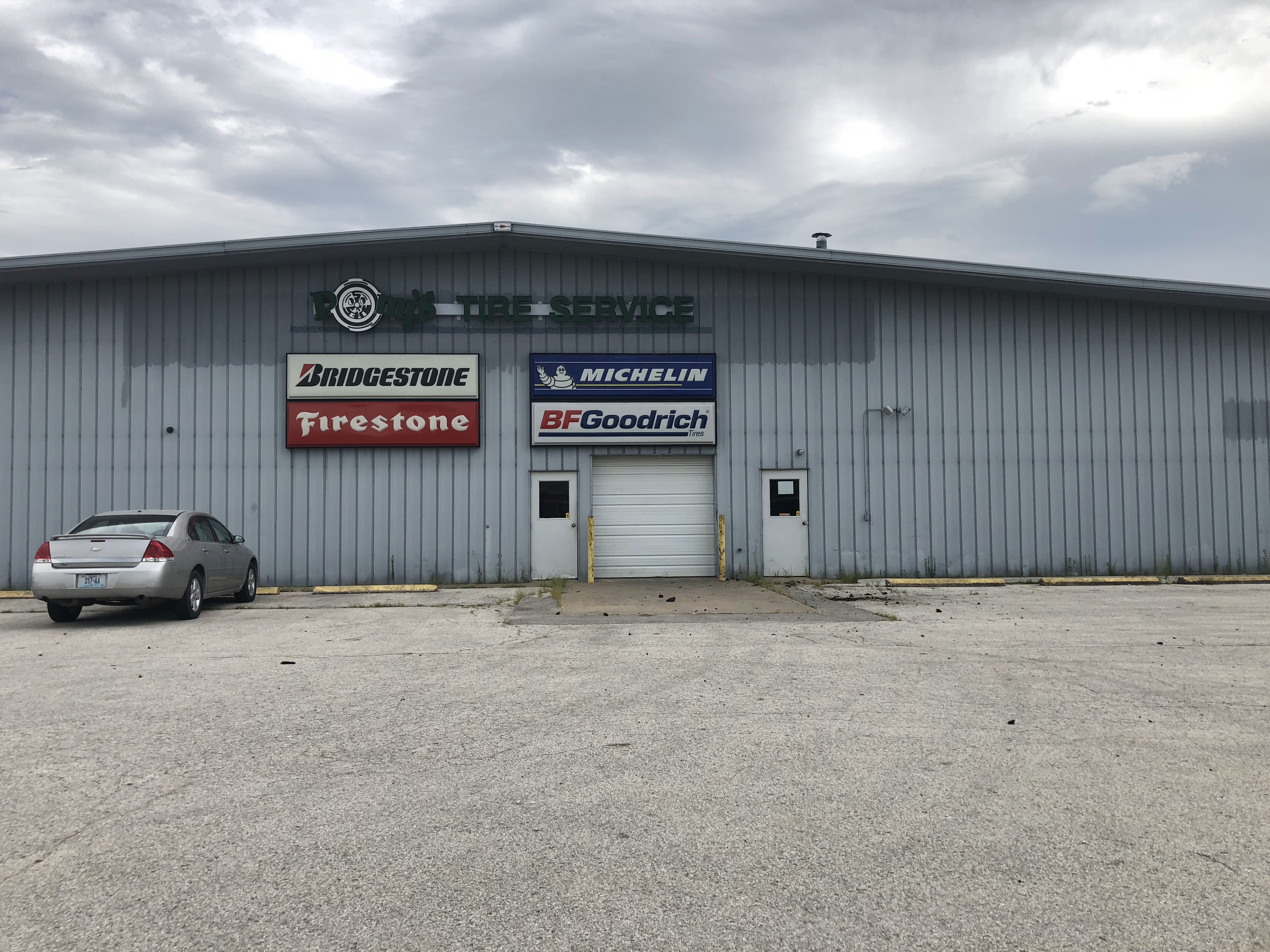 Pomp’s Tire Service - Columbia (MO 65202), US, on off road tires