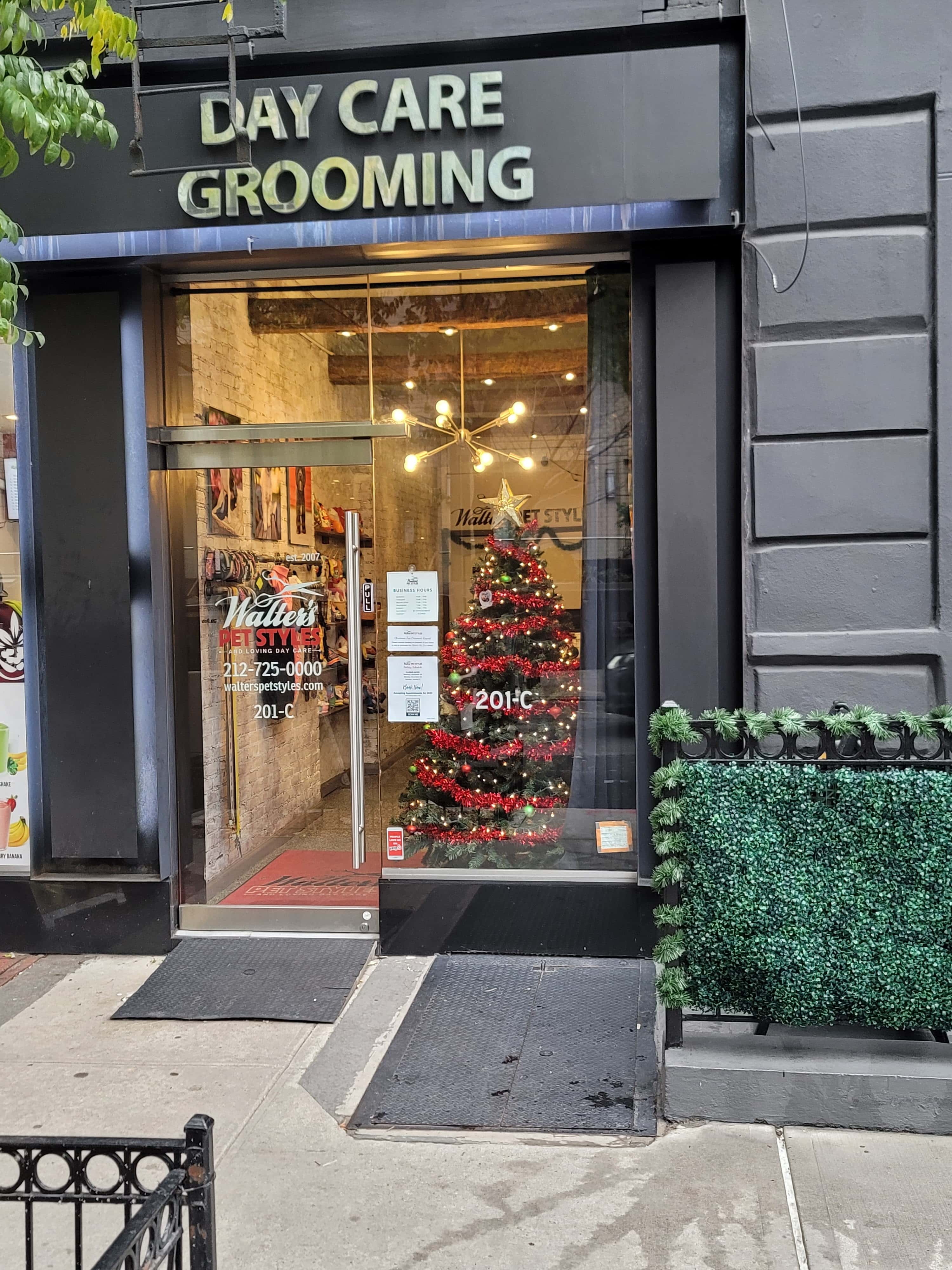 Walter's Pet Styles - New York, NY, US, all paws grooming